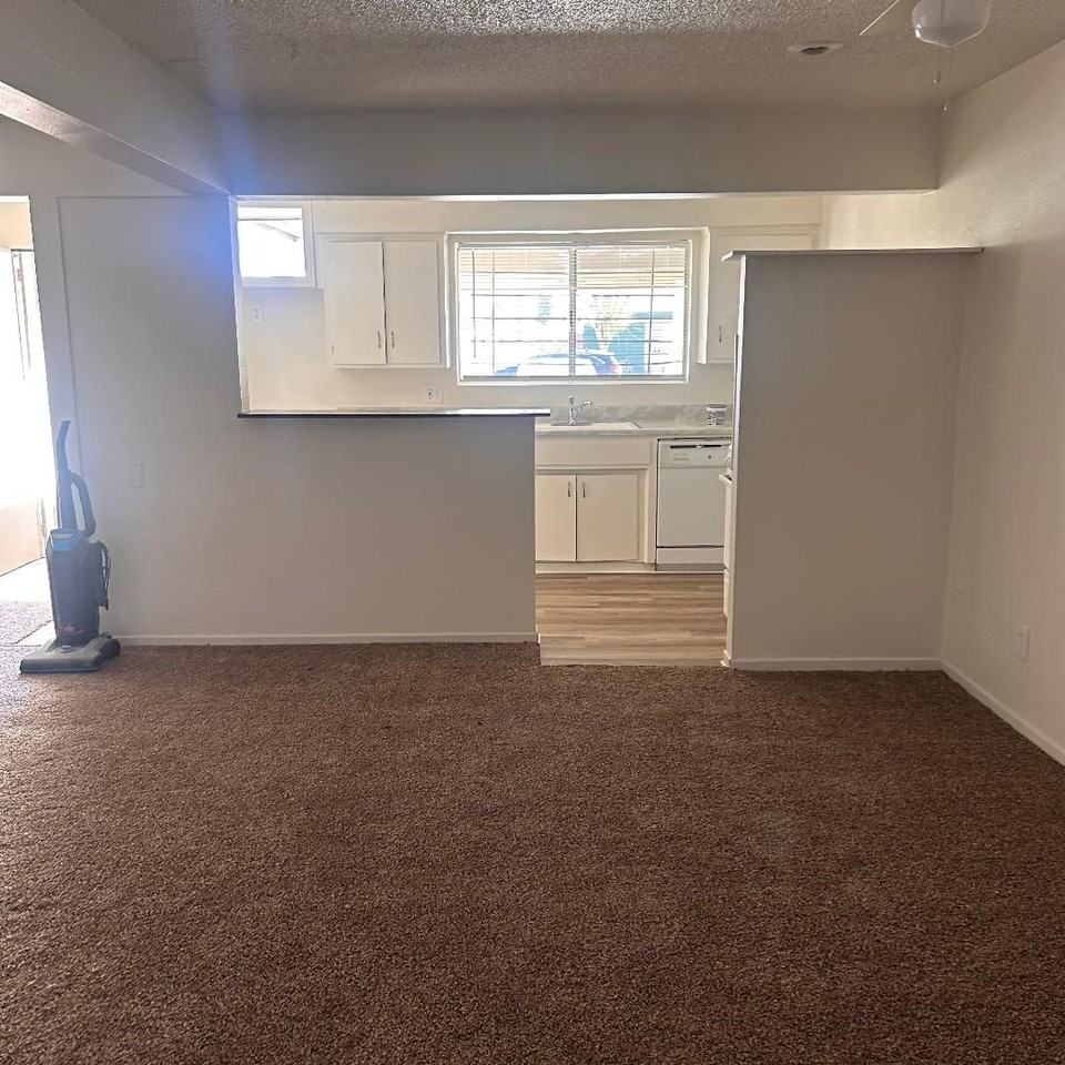 327 Santo Dr - Photo 2 of 15