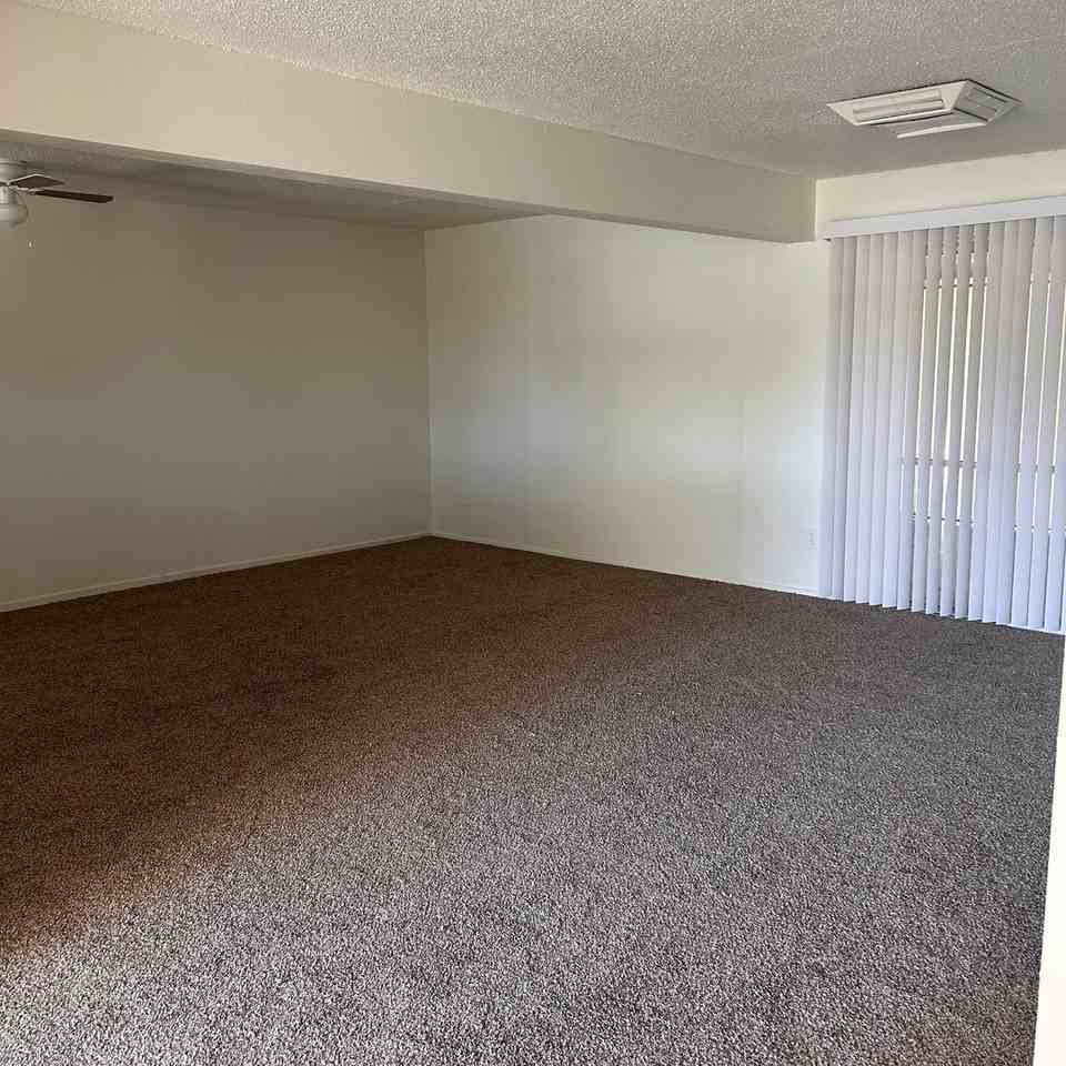 327 Santo Dr - Photo 3 of 15