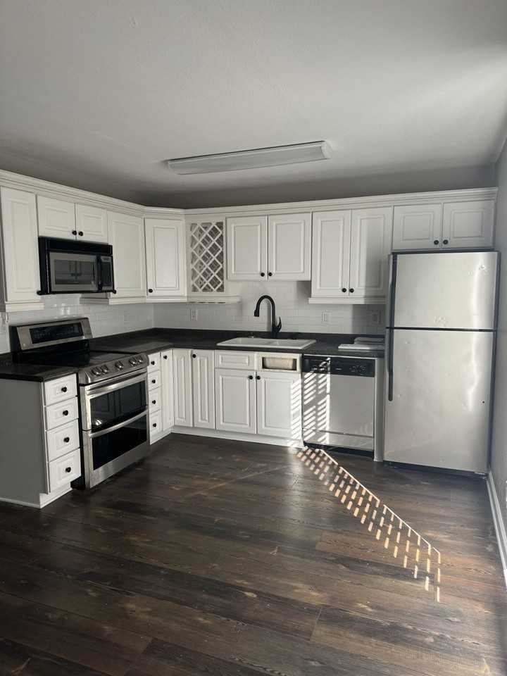 1802 Jackson Ave W #68 - Photo 7 of 10