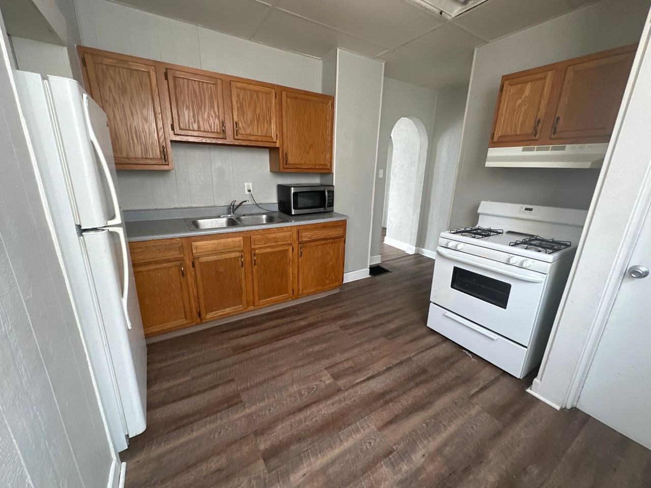 1305 W Jackson St - Photo 3 of 7