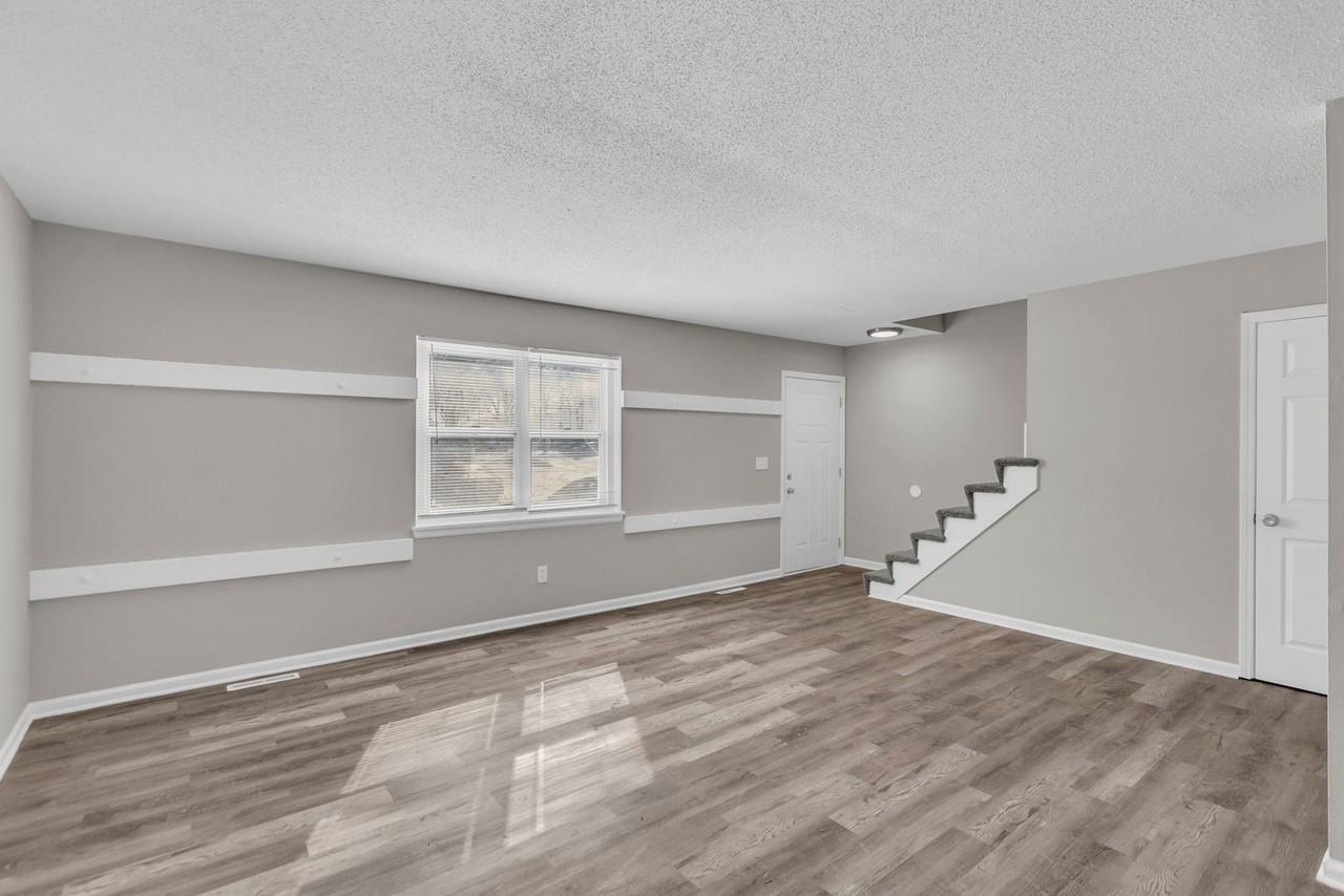 218 E Hargis St - Photo 2 of 26