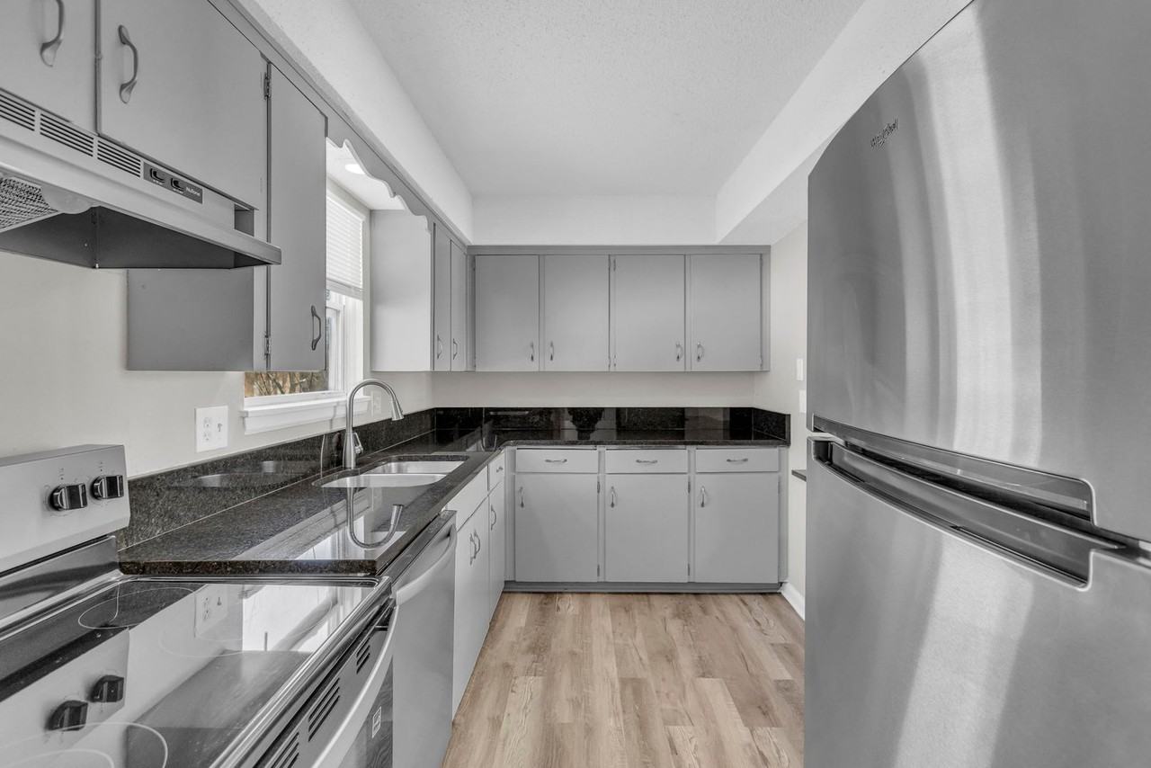 218 E Hargis St - Photo 3 of 26