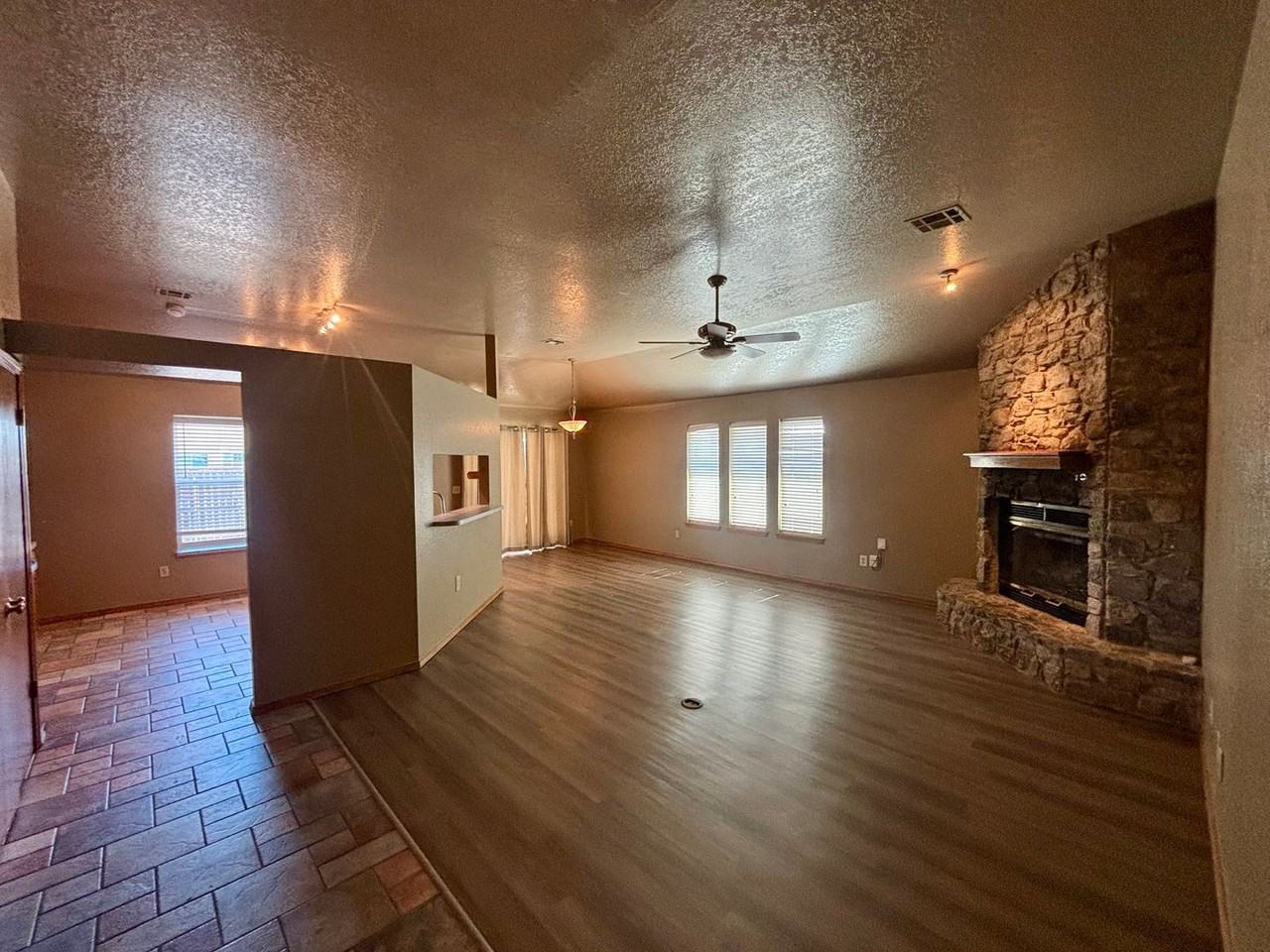 1304 Fairfax Cir - Photo 2 of 18