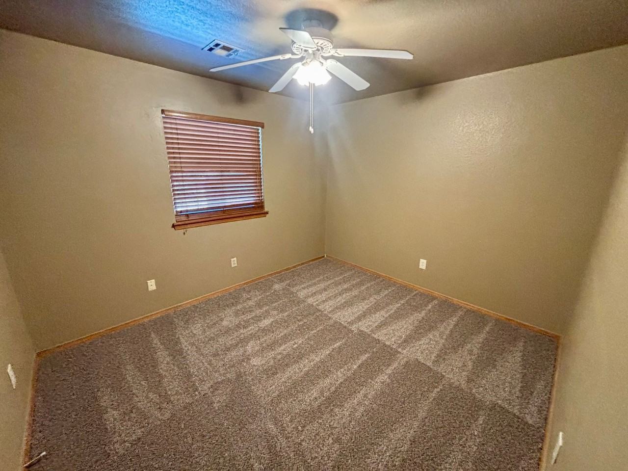 1304 Fairfax Cir - Photo 6 of 18