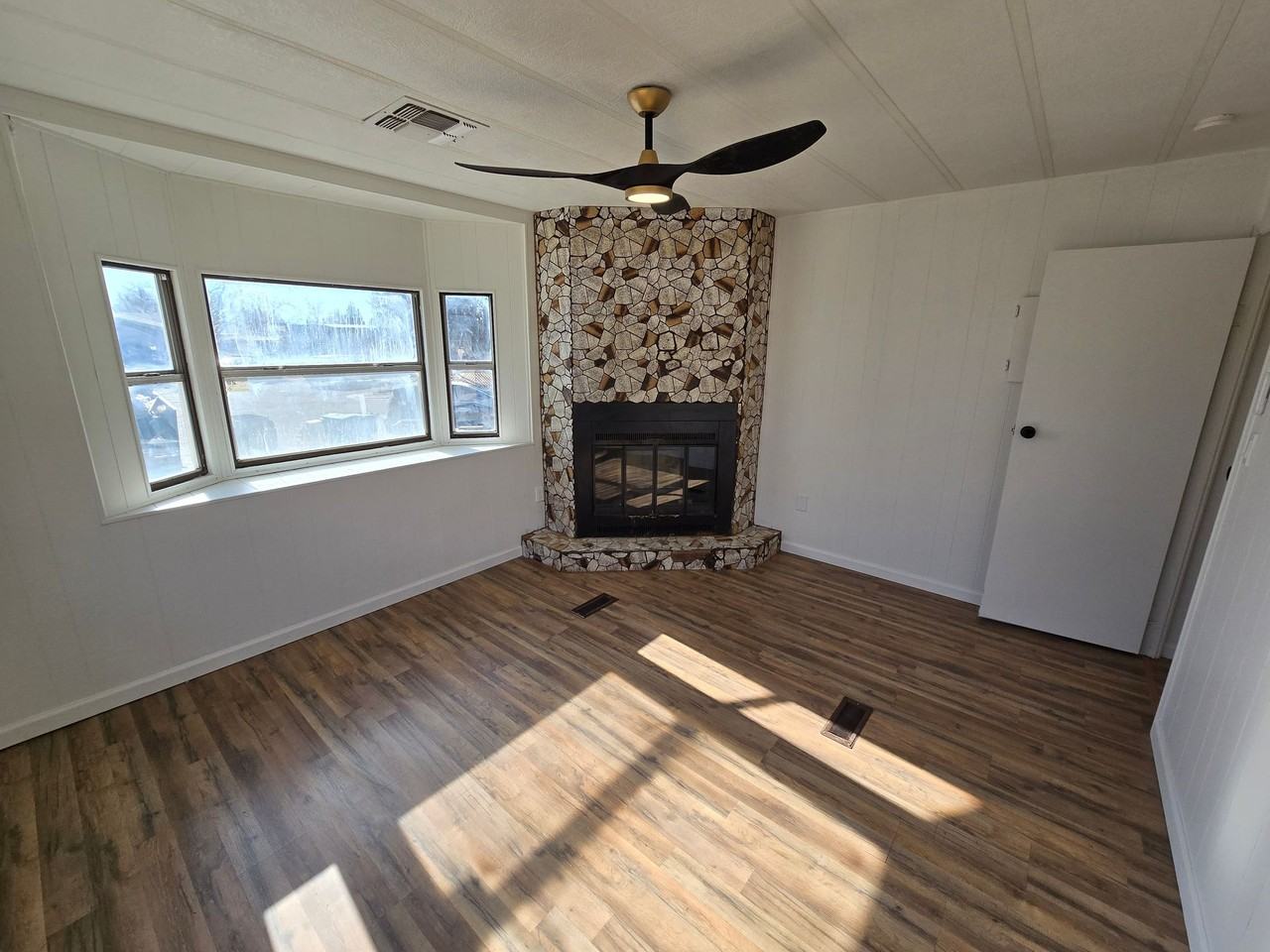 504 El Rio Ct Se - Photo 5 of 40