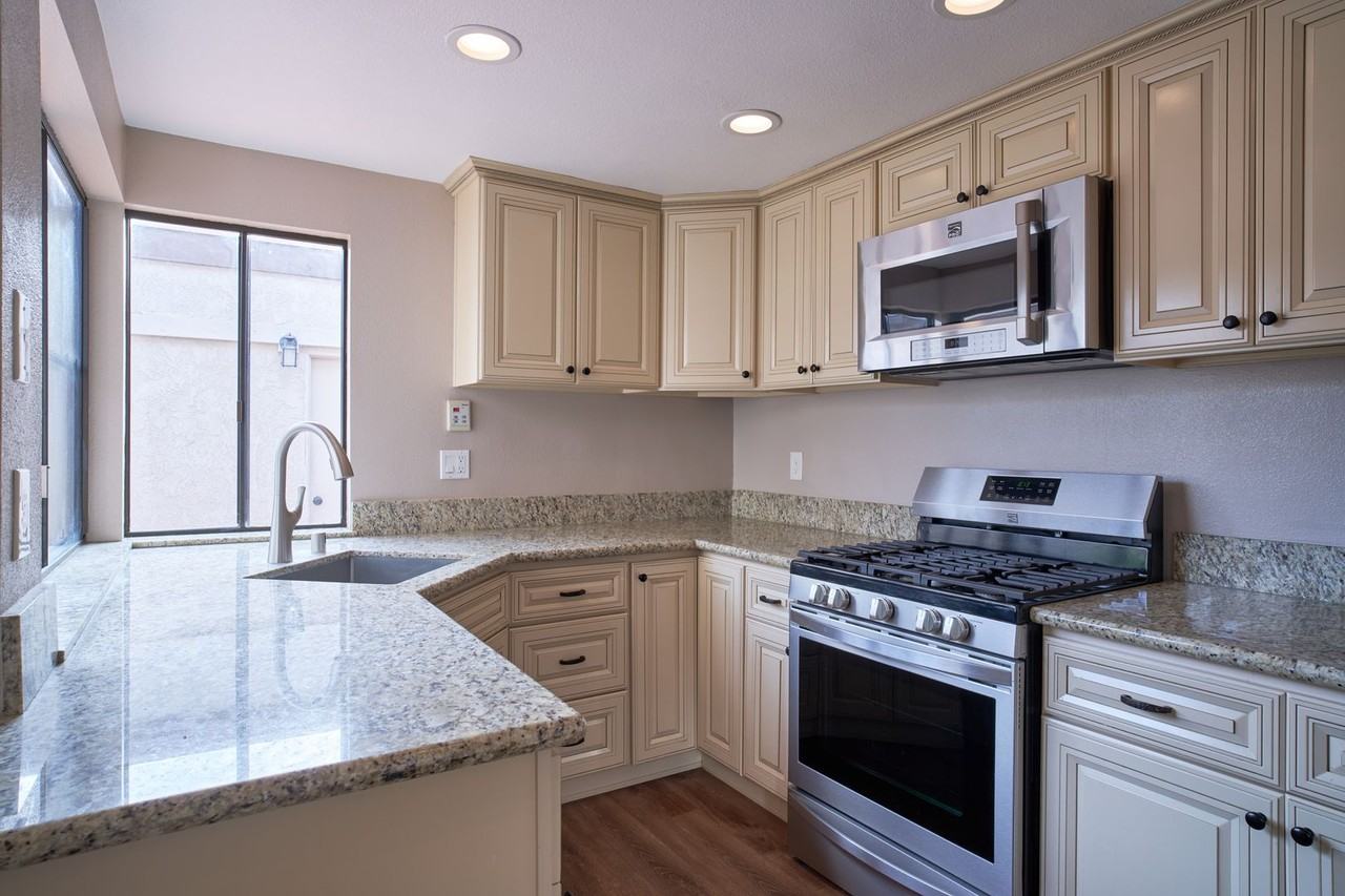 1217 Cobblestone Ln - Photo 6 of 17