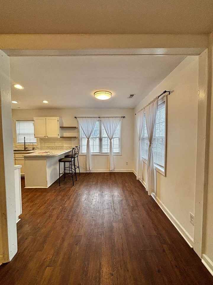 403 Somerset Cv - Photo 3 of 13