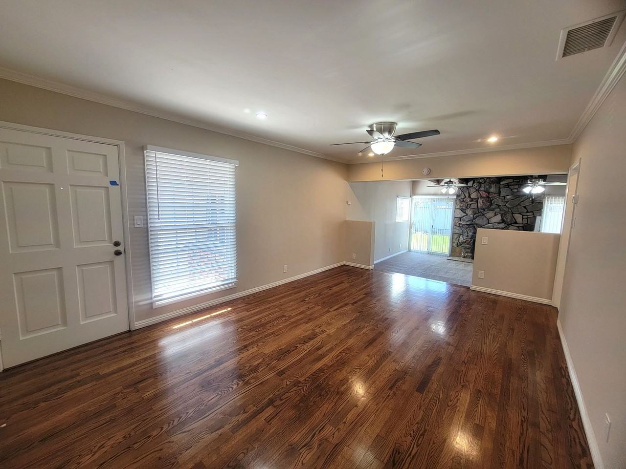 5723 Whitewood Ave - Photo 3 of 15