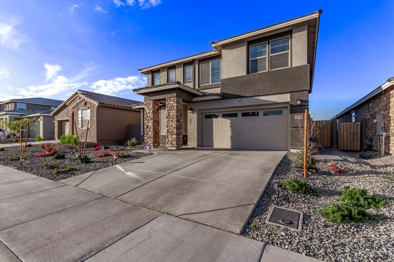 19210 W Solano Dr - Photo 2 of 37