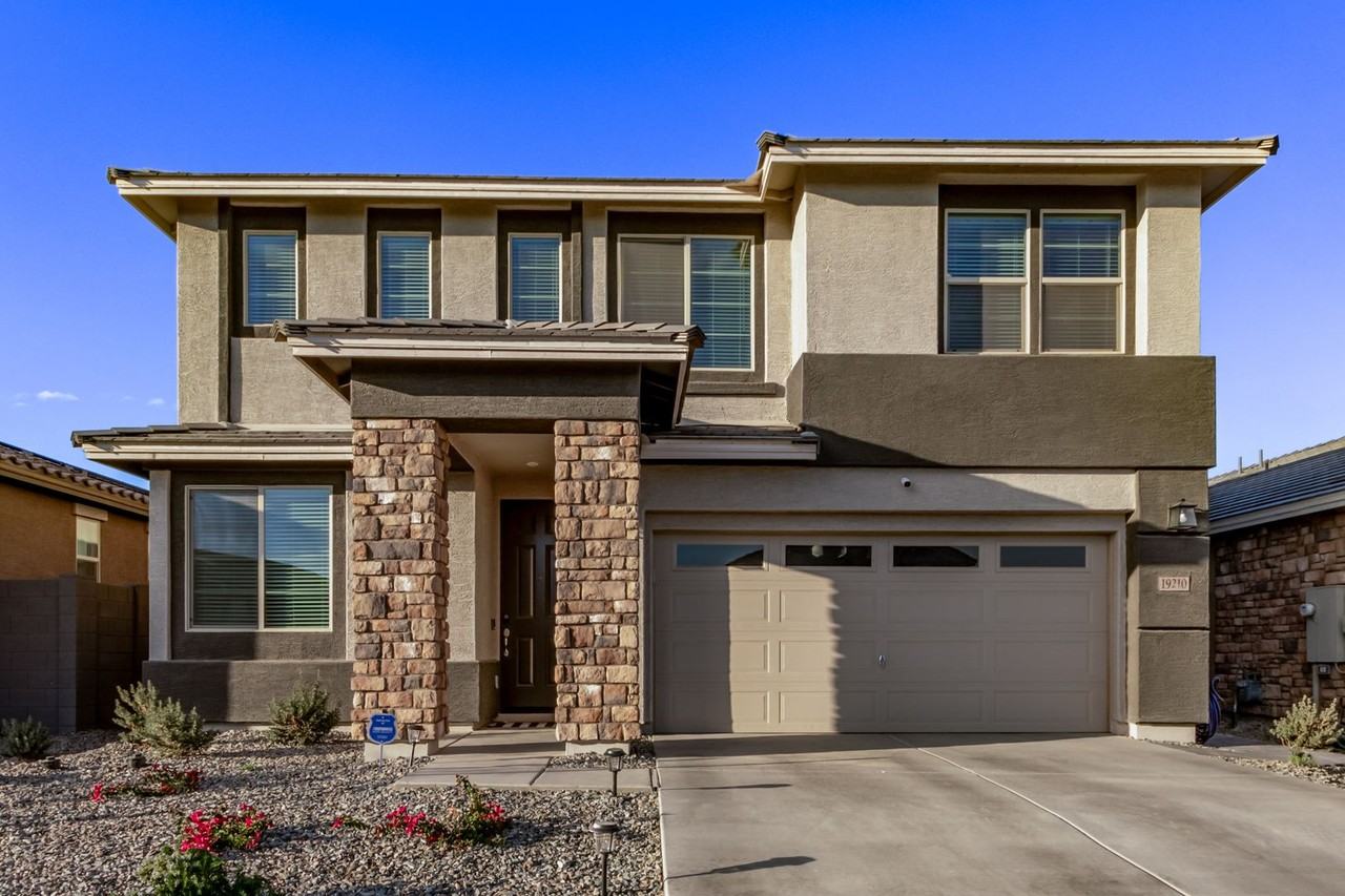 19210 W Solano Dr - Photo 5 of 37