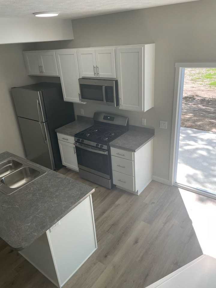 2093 Dowd St - Photo 2 of 18