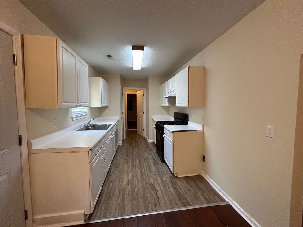 120 Lakeview Dr - Photo 3 of 14