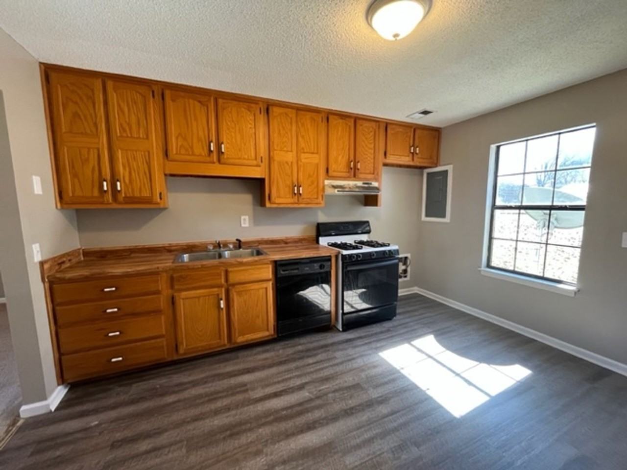 281 Mark St #A - Photo 3 of 6