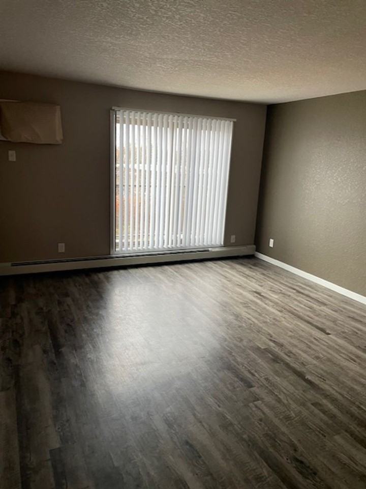 Royal Oaks Apartments - Photo 4 of 16