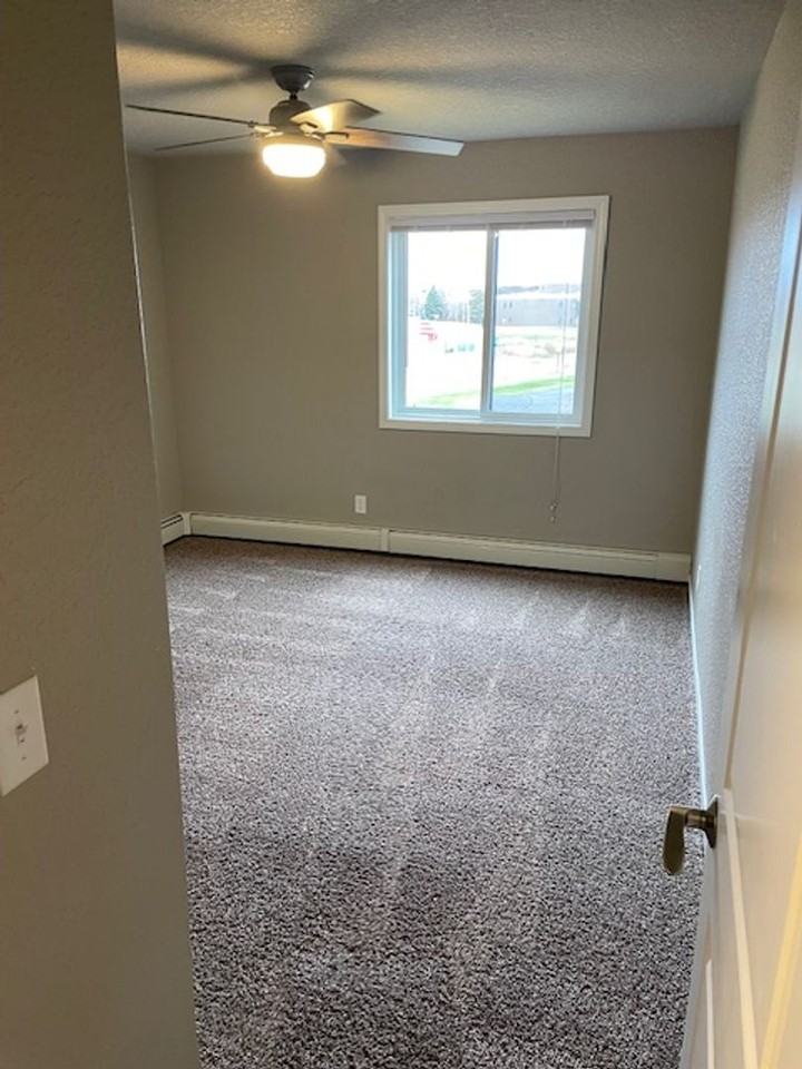 Royal Oaks Apartments - Photo 5 of 16