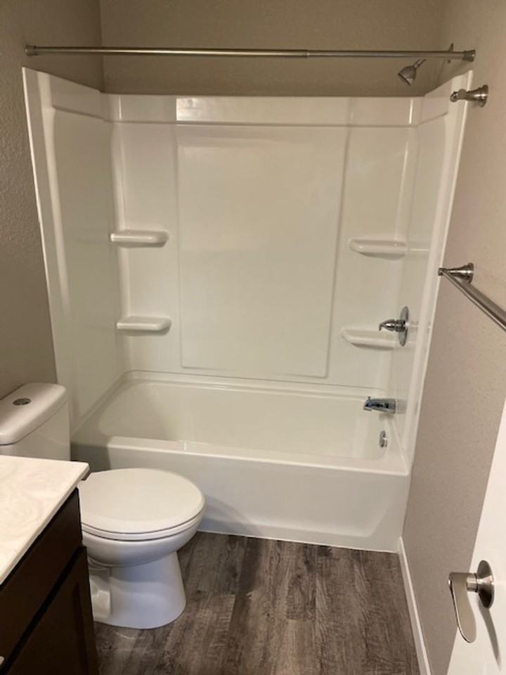 Royal Oaks Apartments - Photo 6 of 16