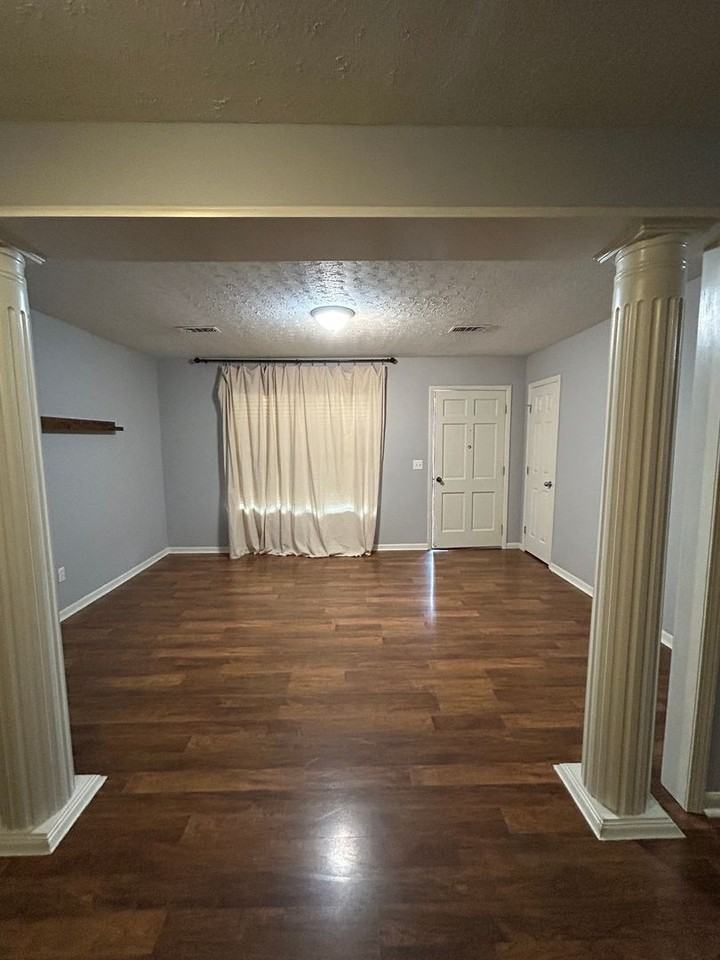 304 Briarhill Rd - Photo 3 of 11