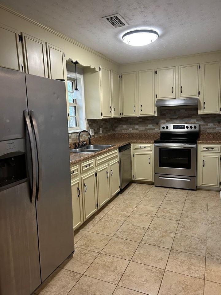 304 Briarhill Rd - Photo 4 of 11