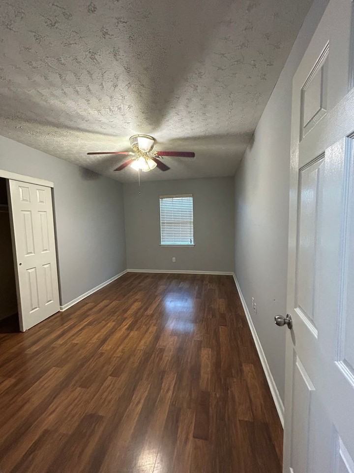 304 Briarhill Rd - Photo 6 of 11