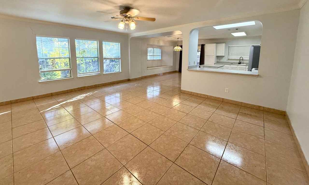 1702 Matagorda Dr - Photo 2 of 6