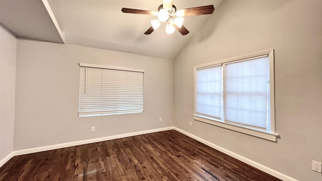 2104 W 7th St - Photo 6 of 11