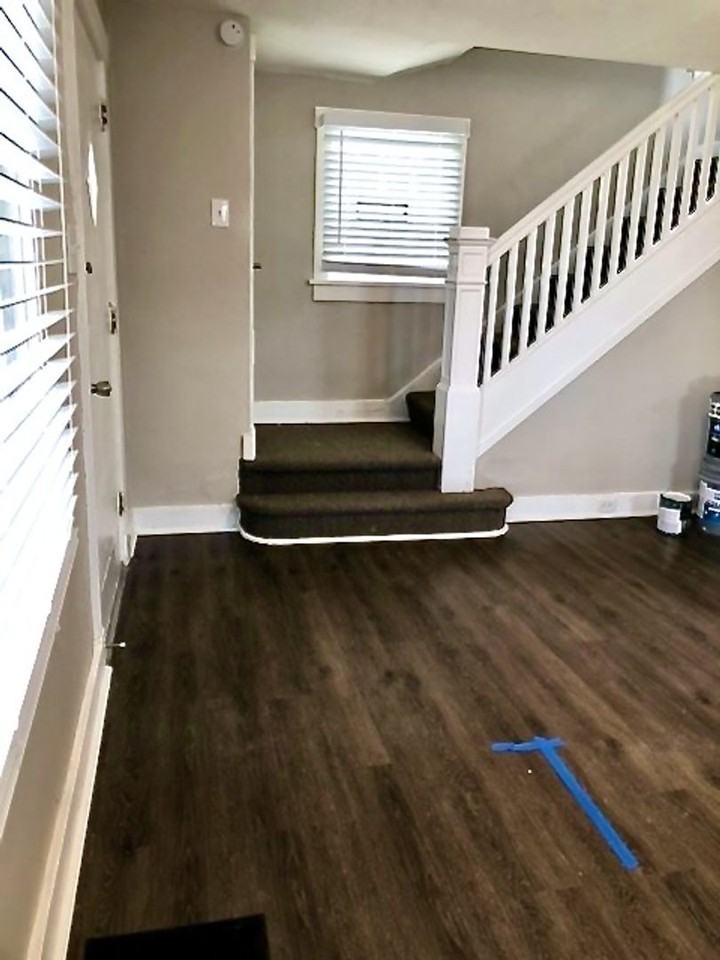 7620 Roslyn St - Photo 4 of 16