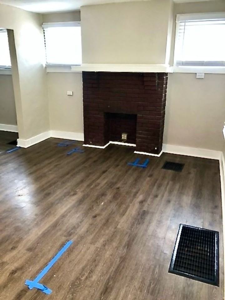 7620 Roslyn St - Photo 5 of 16