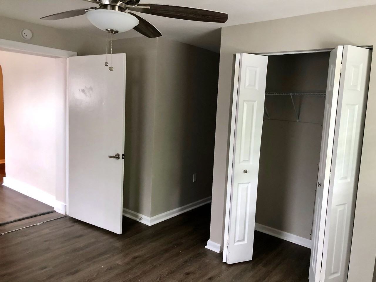 7620 Roslyn St - Photo 7 of 16