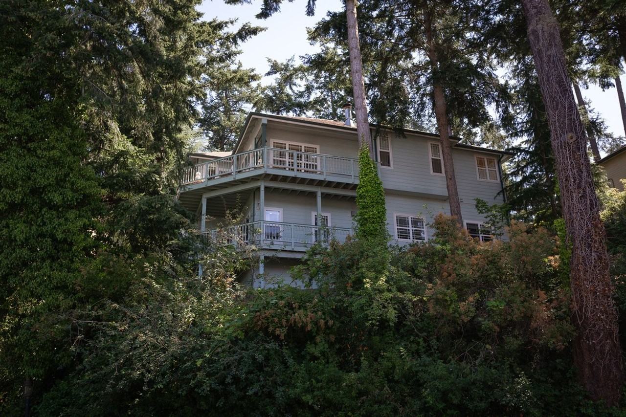 108 S 3rd St - Photo 3 of 31