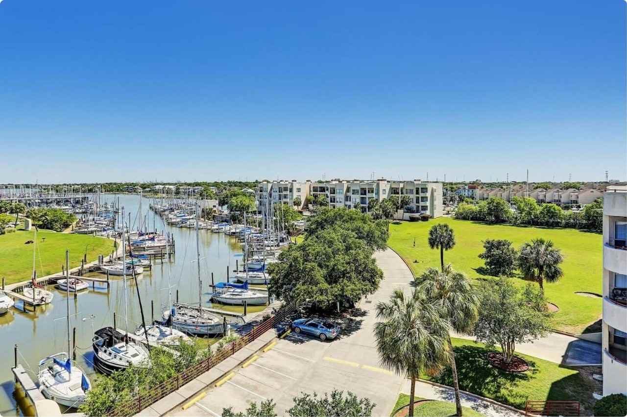 Legend Point Condo - Photo 2 of 6