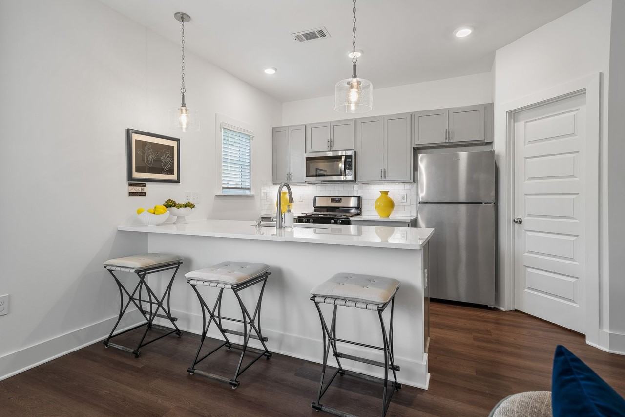 4176 Prentice St - Photo 6 of 33