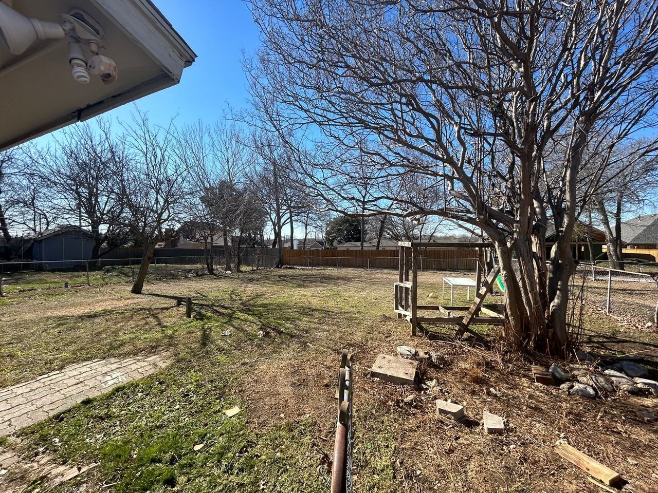 1101 Tensley Dr - Photo 3 of 16