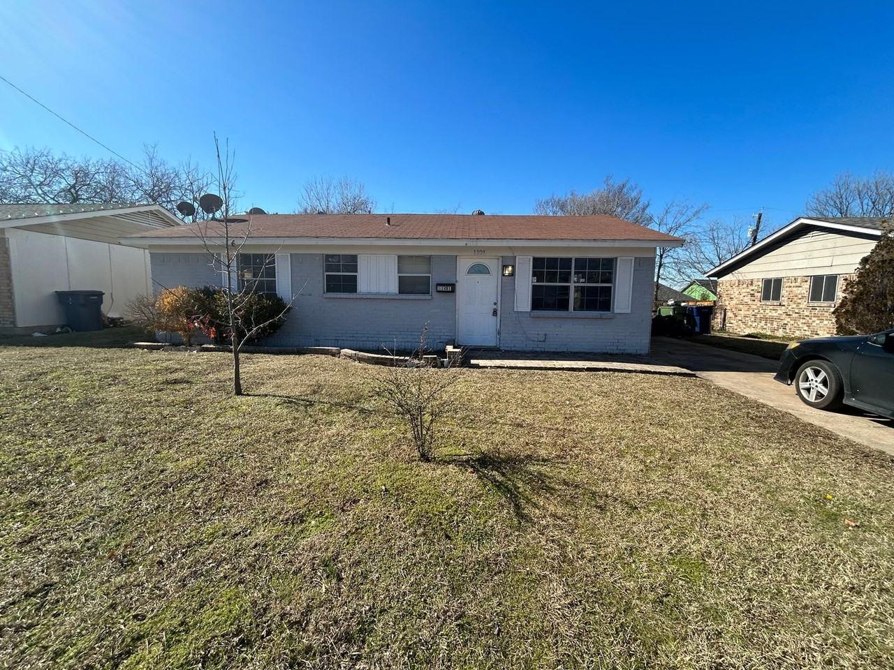 1101 Tensley Dr - Photo 4 of 16