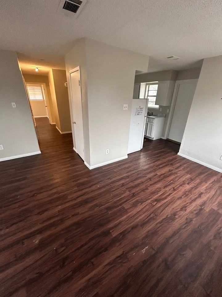 1101 Tensley Dr - Photo 7 of 16