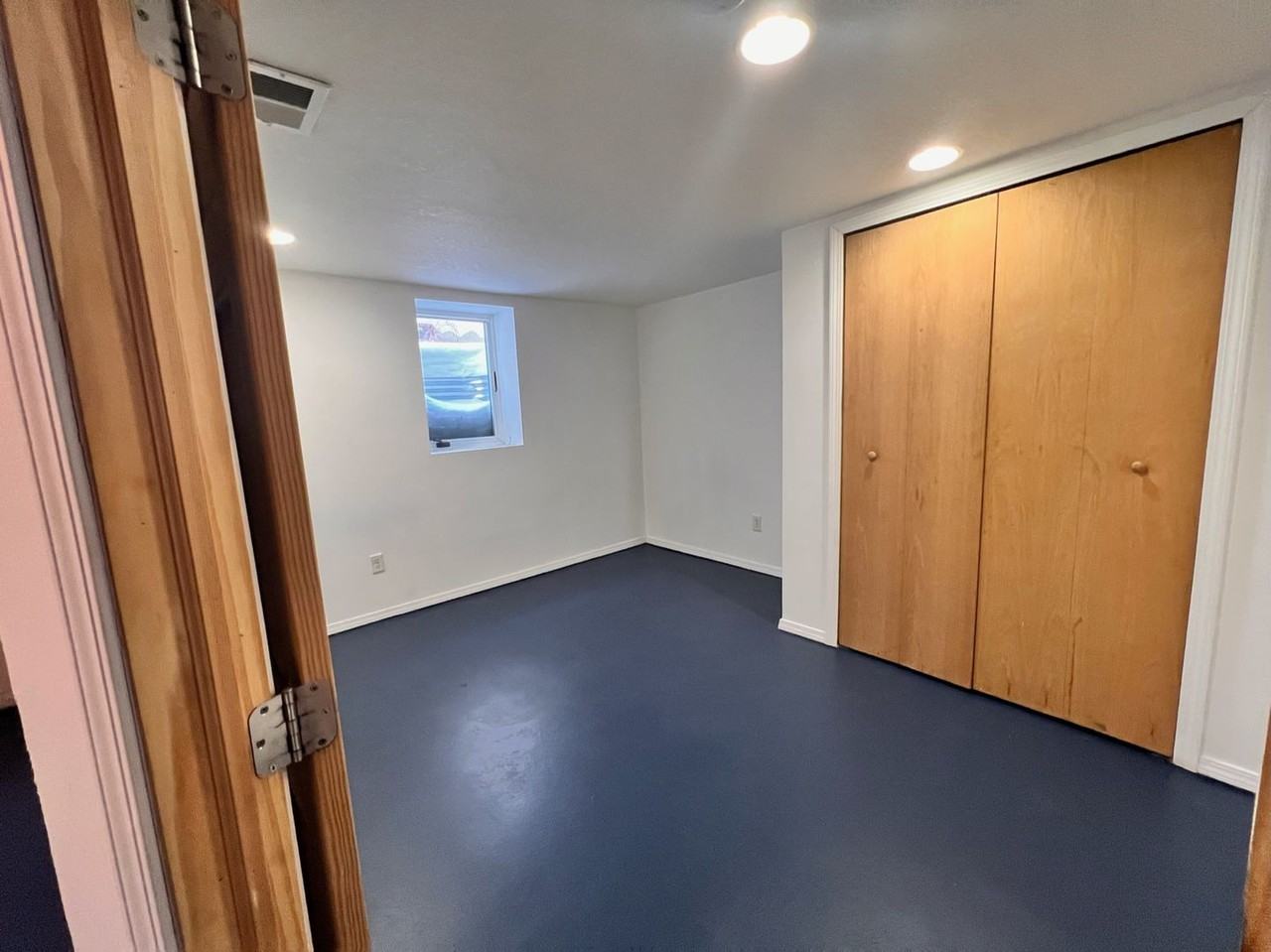 1160 Farrington St - Photo 7 of 16