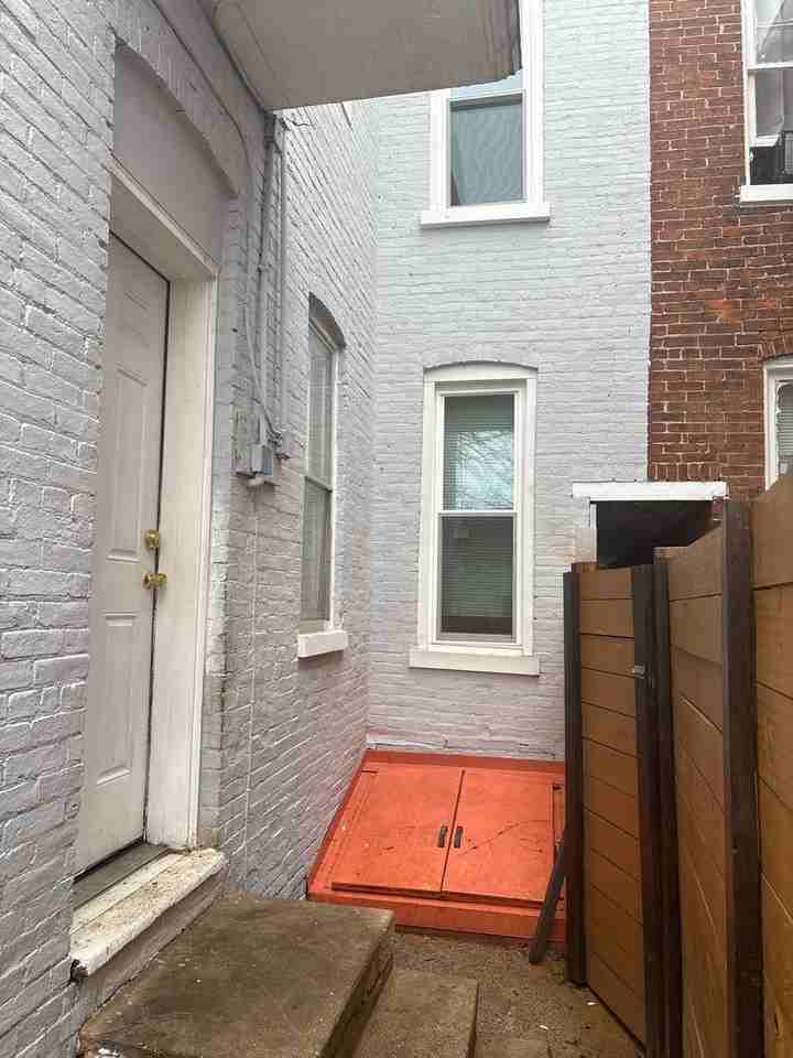 346 E King St - Photo 7 of 34