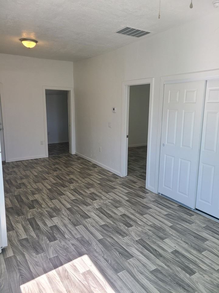 1121 Walter - Photo 2 of 13