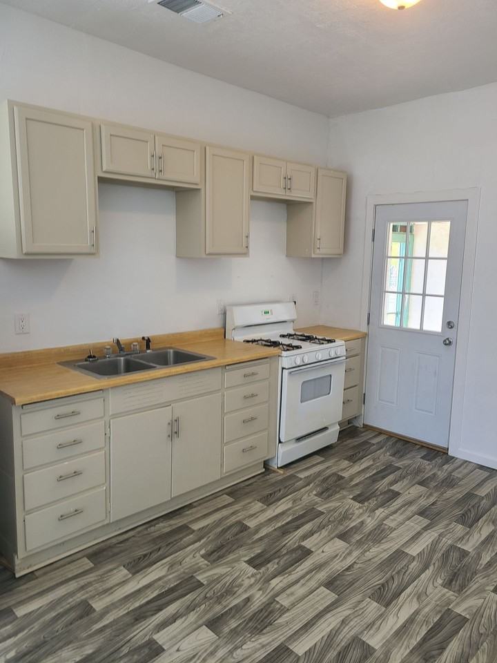 1121 Walter - Photo 4 of 13