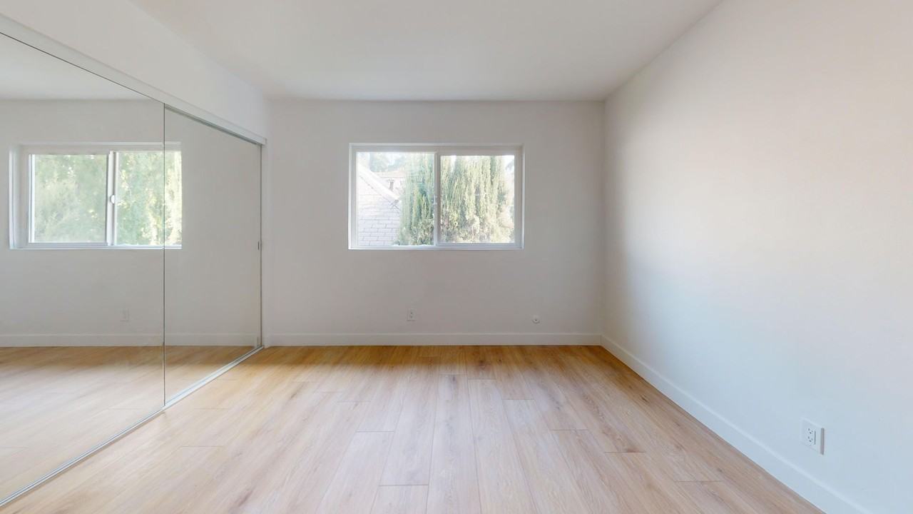 Locke Apts. - Photo 7 of 7