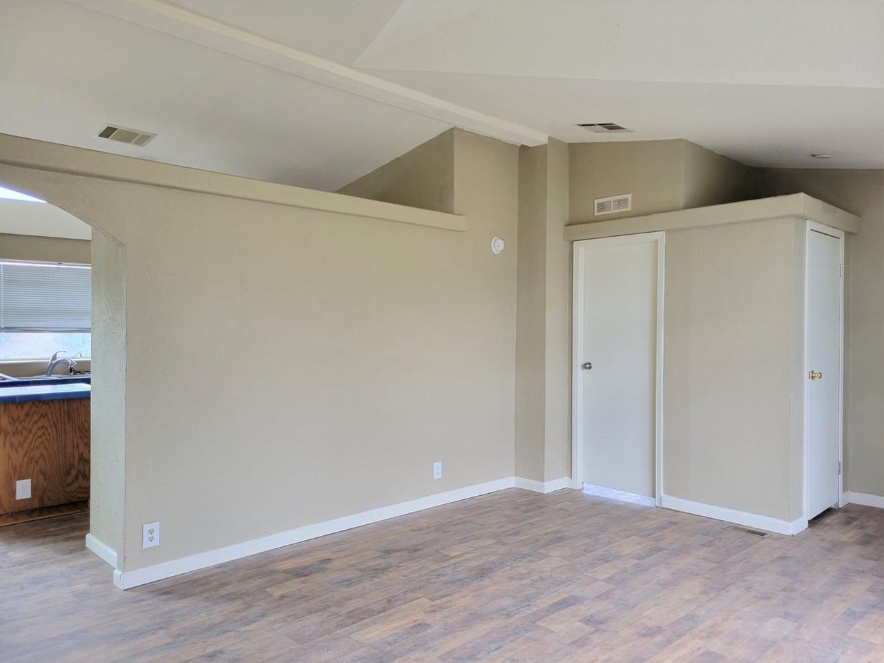 145 Hillcrest Loop - Photo 3 of 23