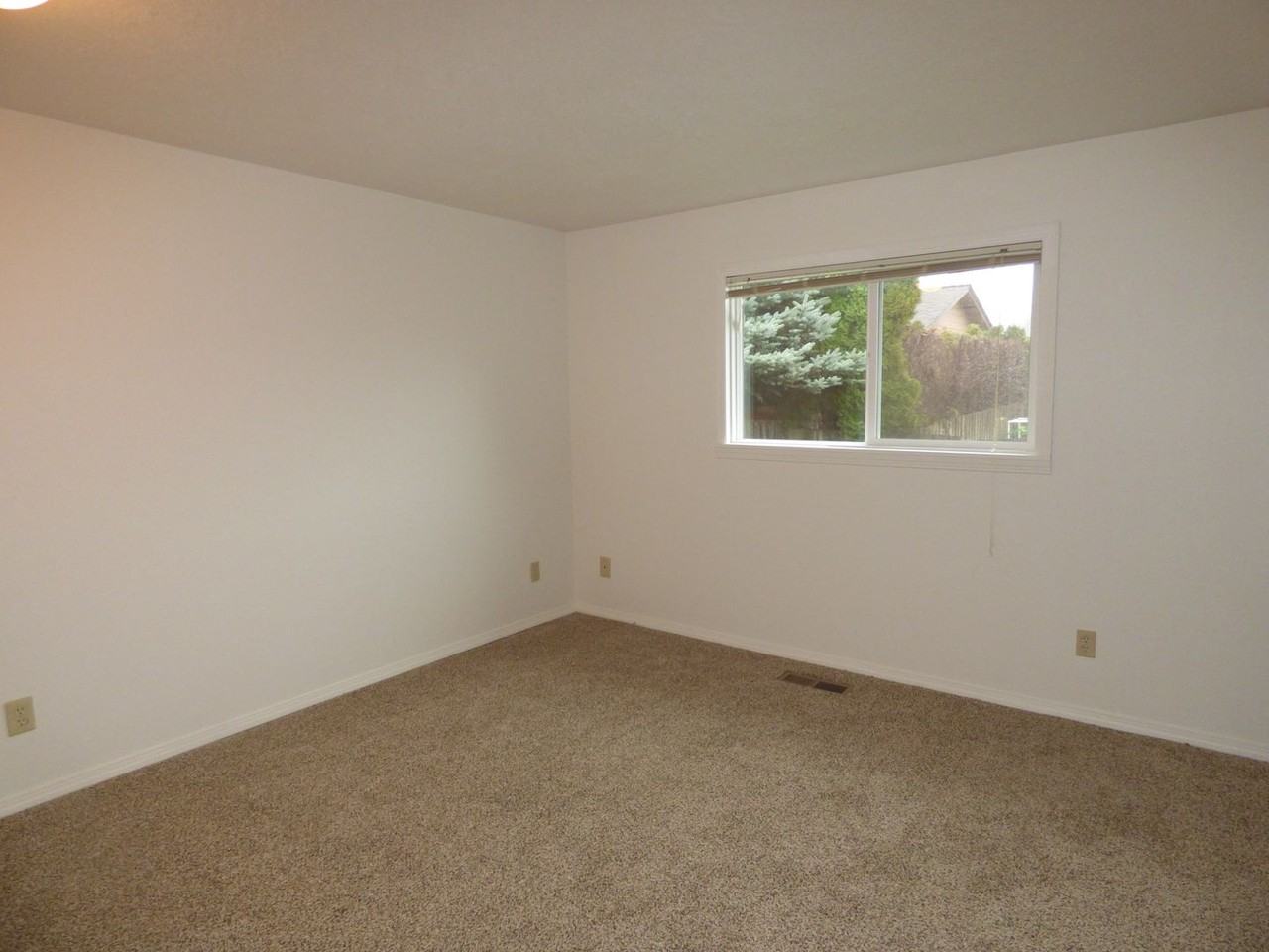 986 Eastwind Ct N - Photo 7 of 25
