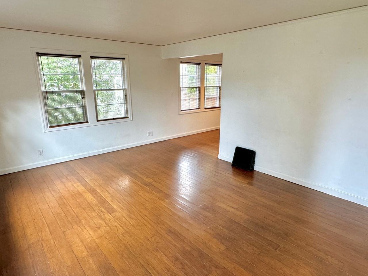 930 Ne 71st Ave - Photo 2 of 22