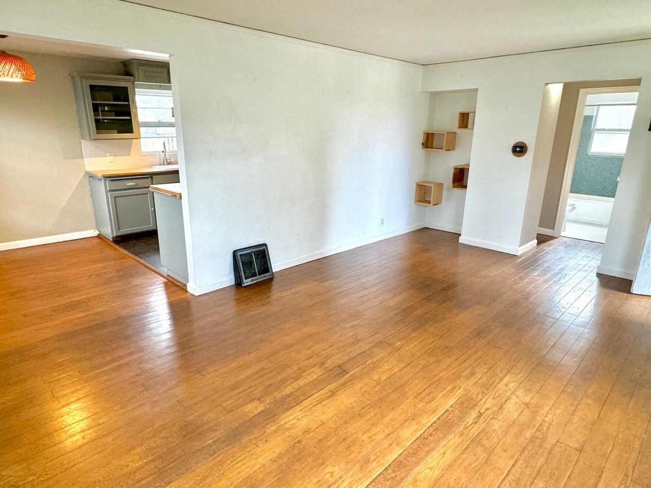 930 Ne 71st Ave - Photo 3 of 22