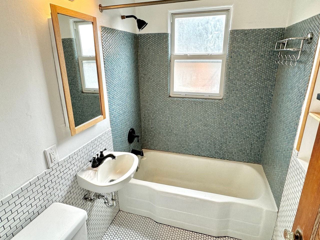 930 Ne 71st Ave - Photo 6 of 22