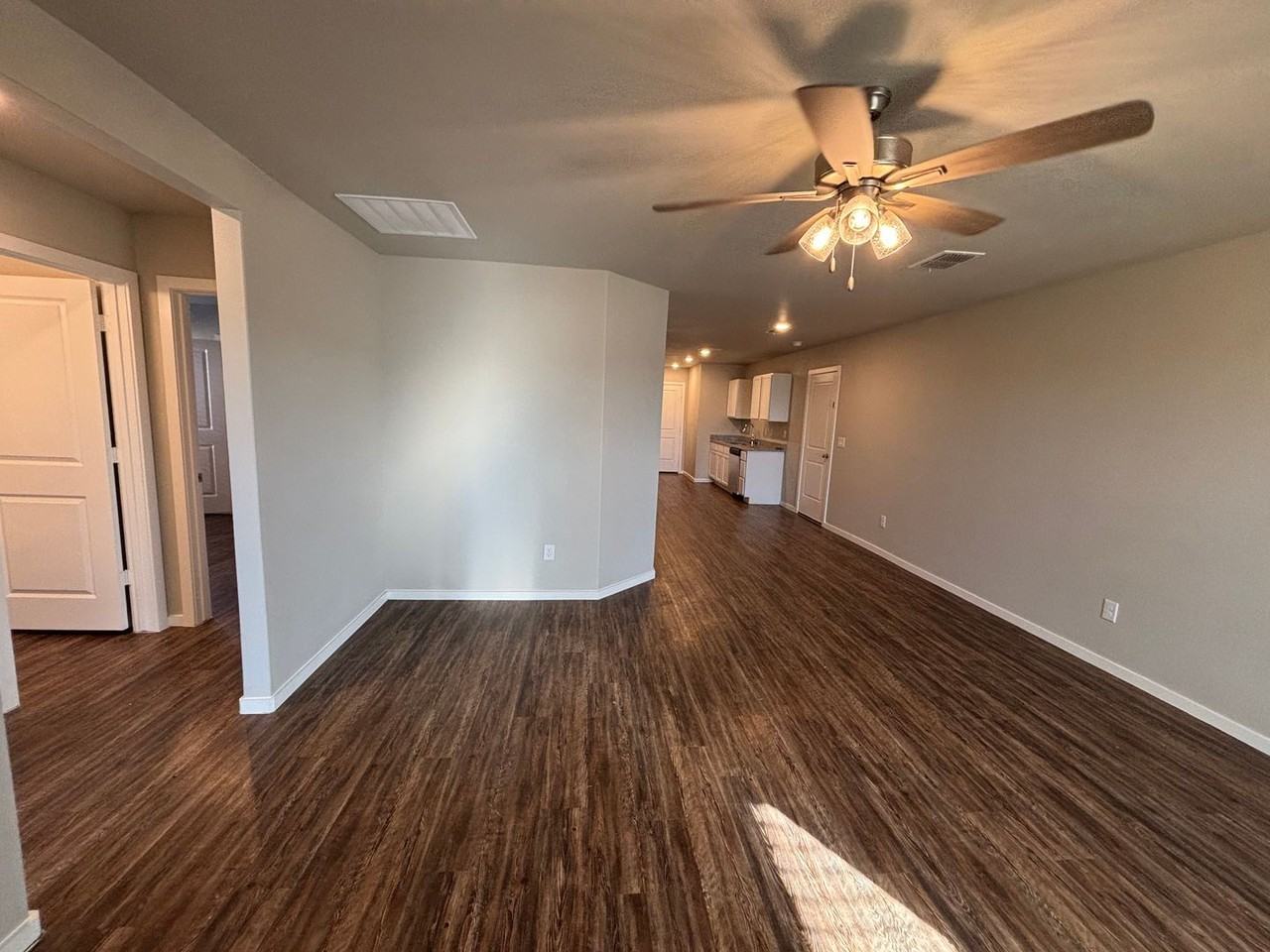3419 Tiffin Ave - Photo 4 of 19