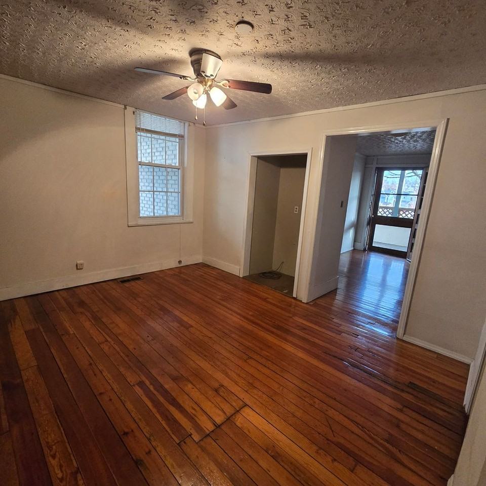 727 Deery St - Photo 2 of 9