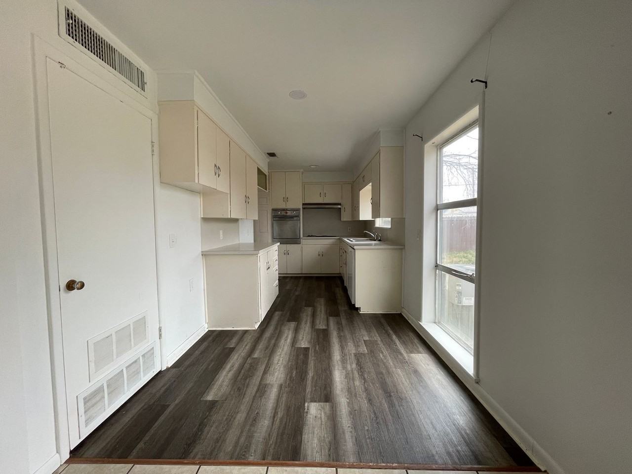 2401 42nd Street - Photo 3 of 29