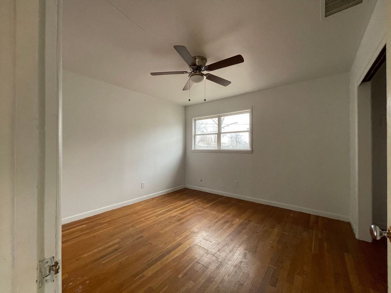 2401 42nd Street - Photo 6 of 29