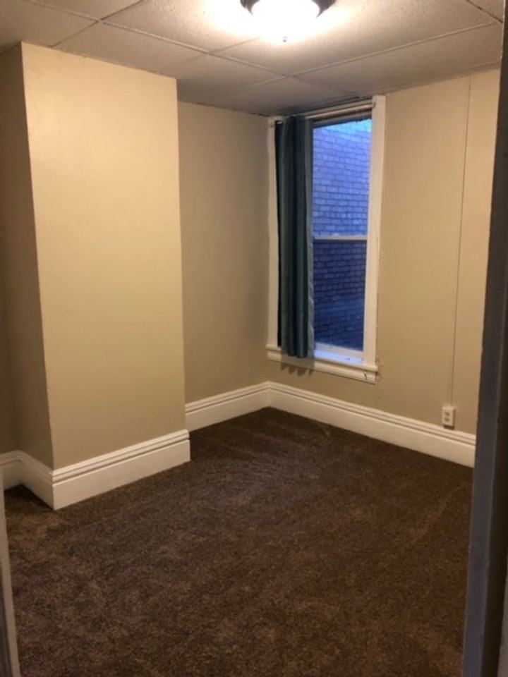 1428 1/2 E 3rd St - Photo 5 of 15