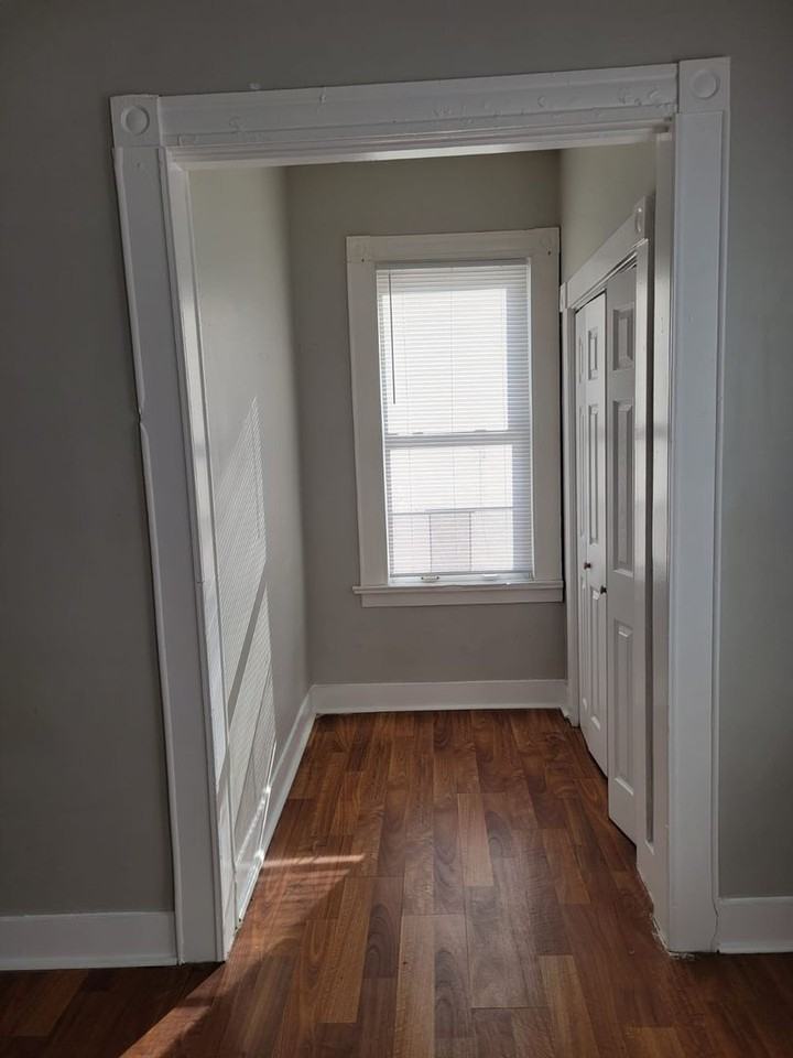 404 Edgewood Ave - Photo 3 of 11